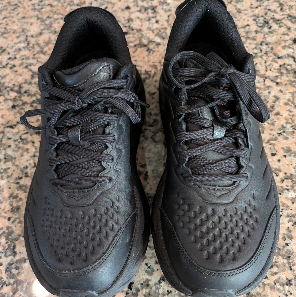 Men's Hoka all leather shoe size 8.5 2E like new
